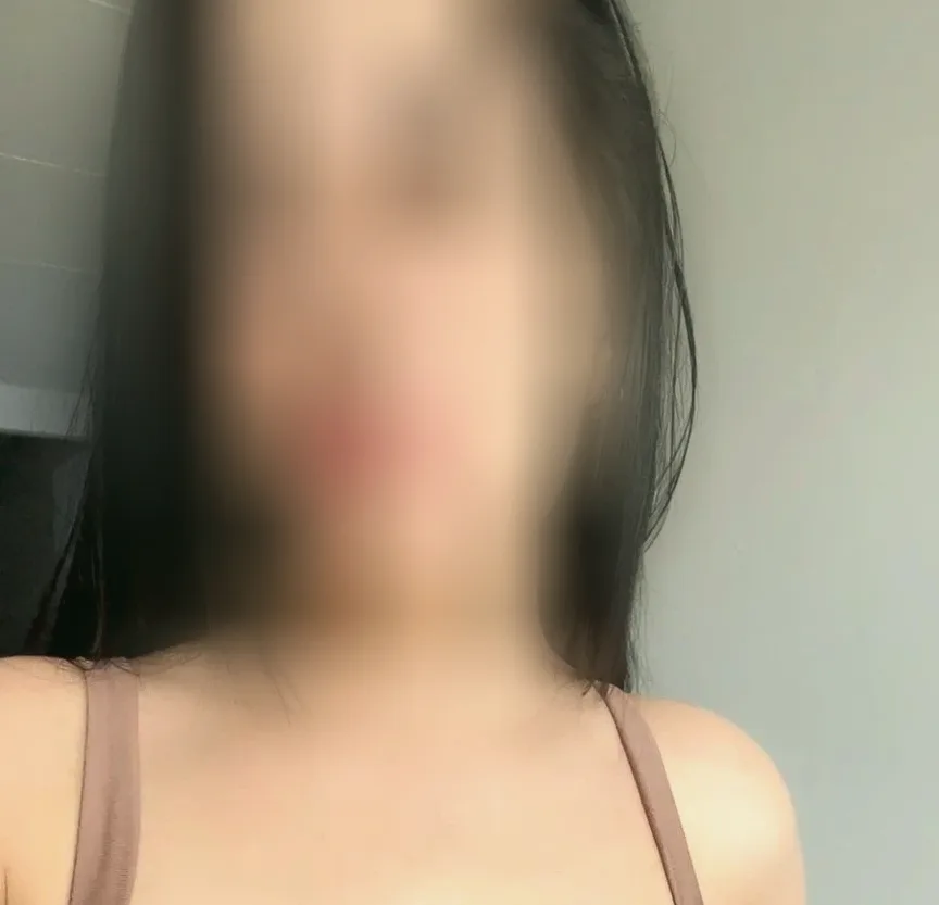 Anna, 33
