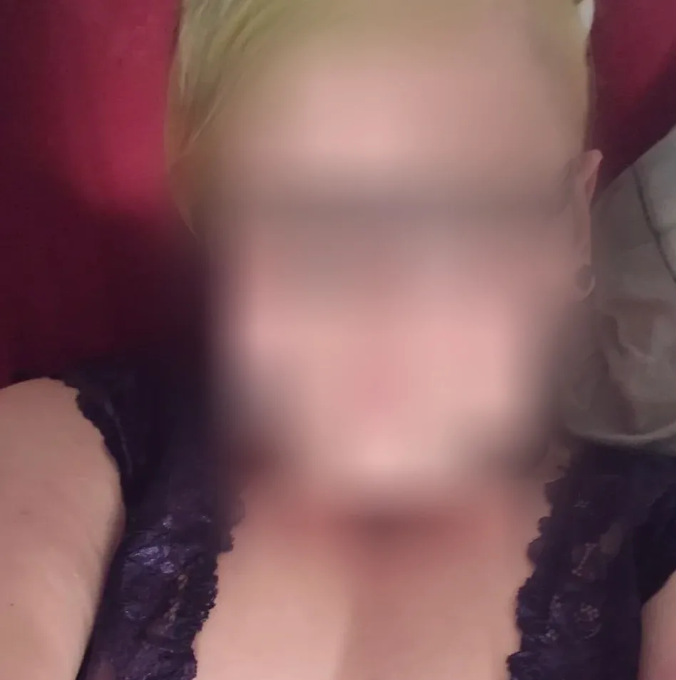 Elisa, 28