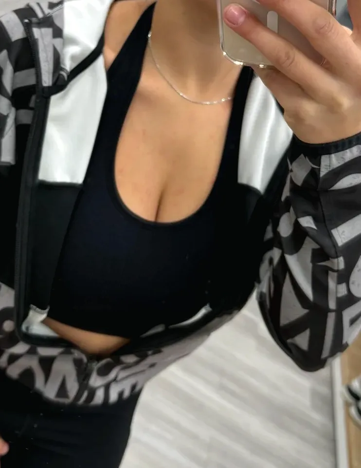 Katrin, 19