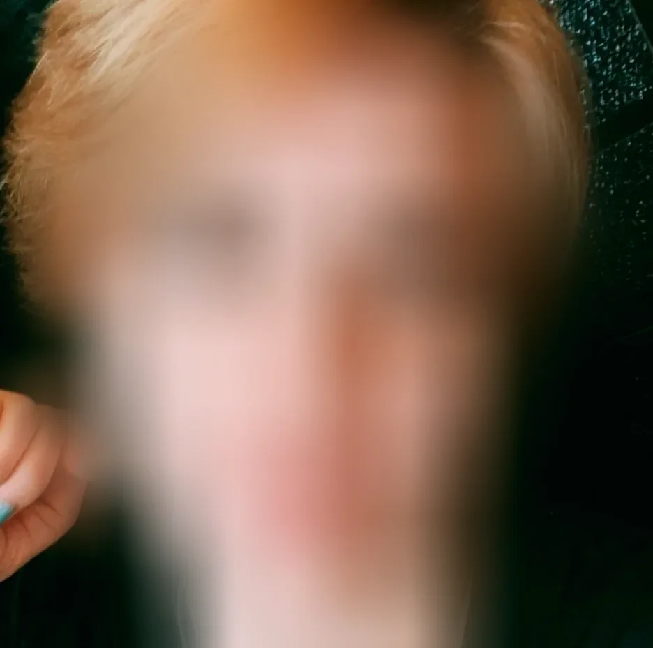 Laura, 26