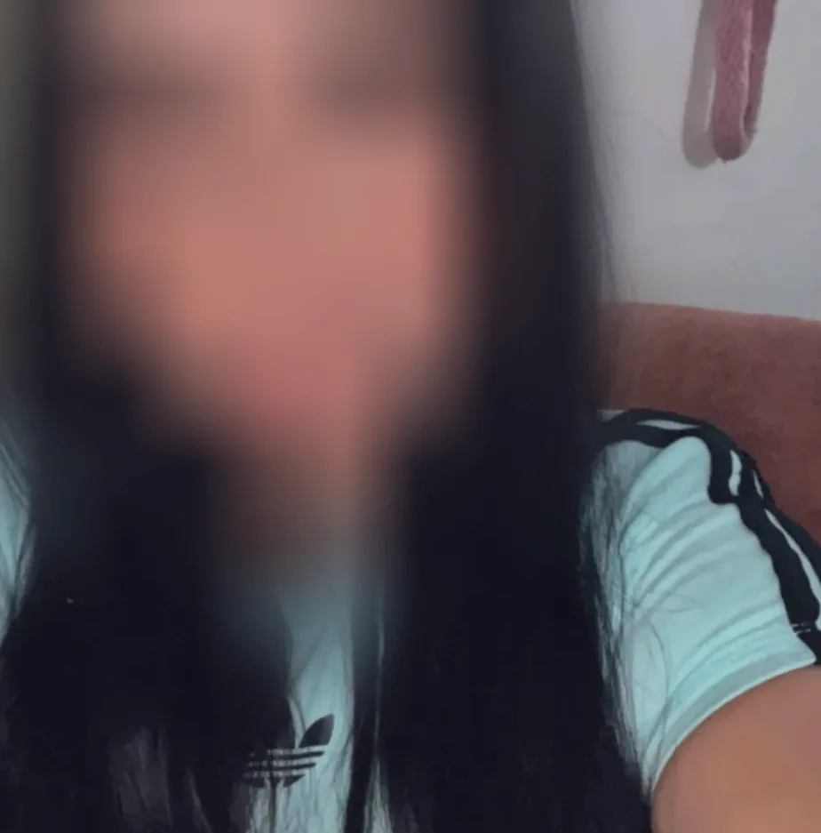 Viktoria, 25